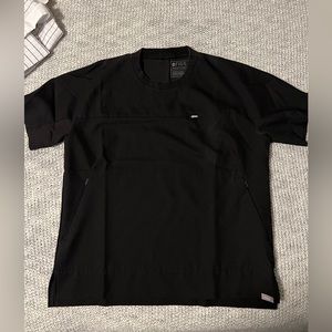 Figs Black scrub top with kangaroo pocket size XS